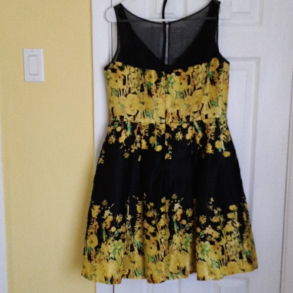 Danny and Nicole v neck dress - Picture 2 of 5